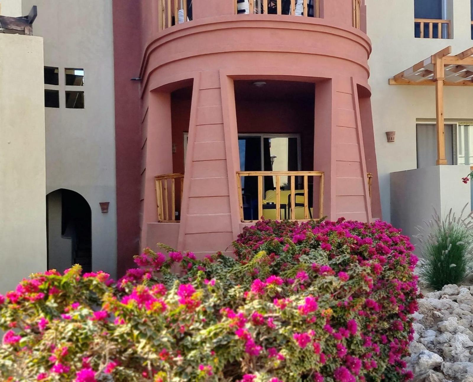 Azzurra Sahl Hasheesh